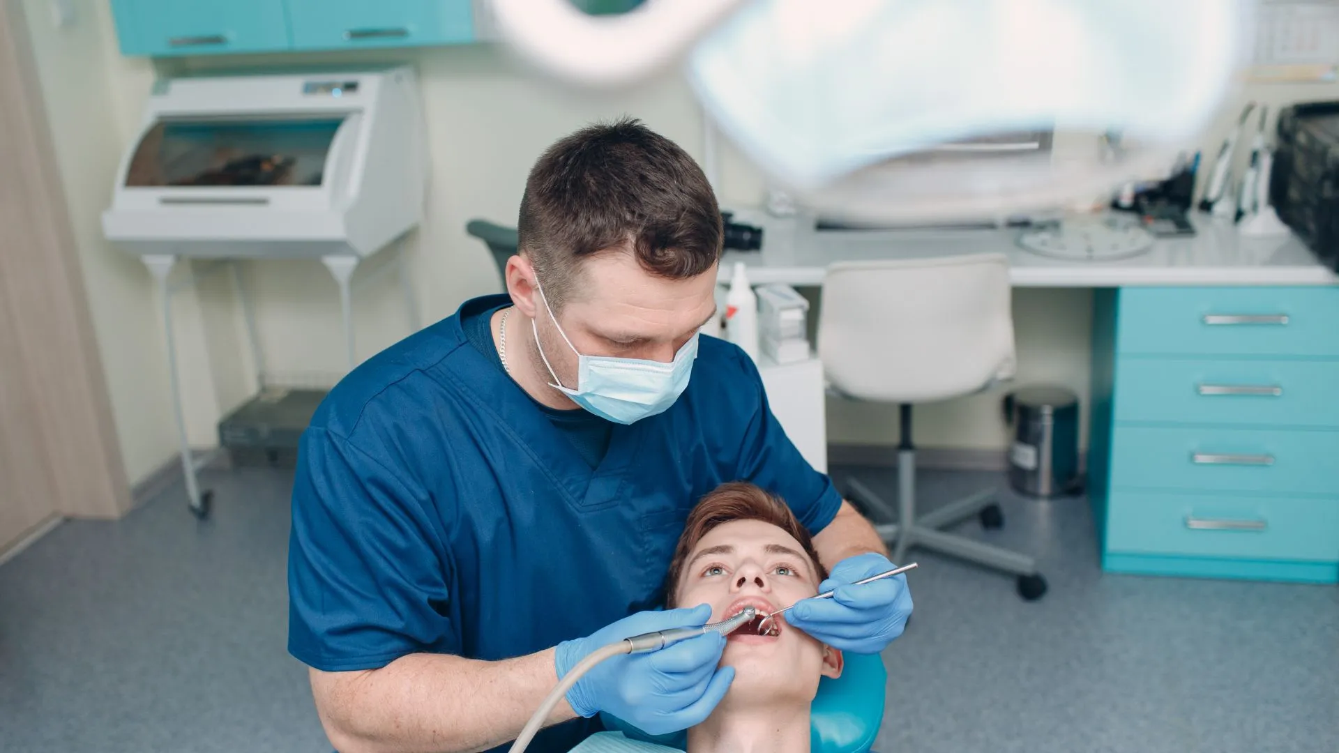 Quel traitement pour les dents qui se déchaussent ?